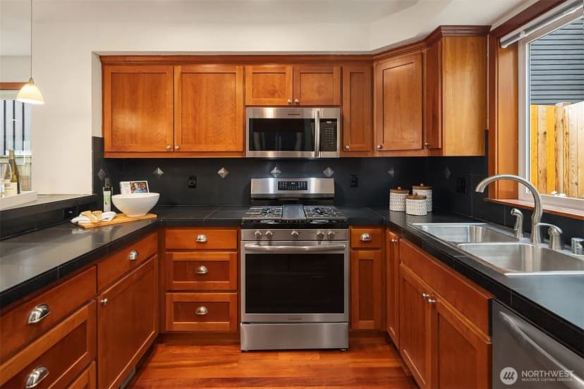 Property photo for 1915 9th Avenue W, Seattle photo 14