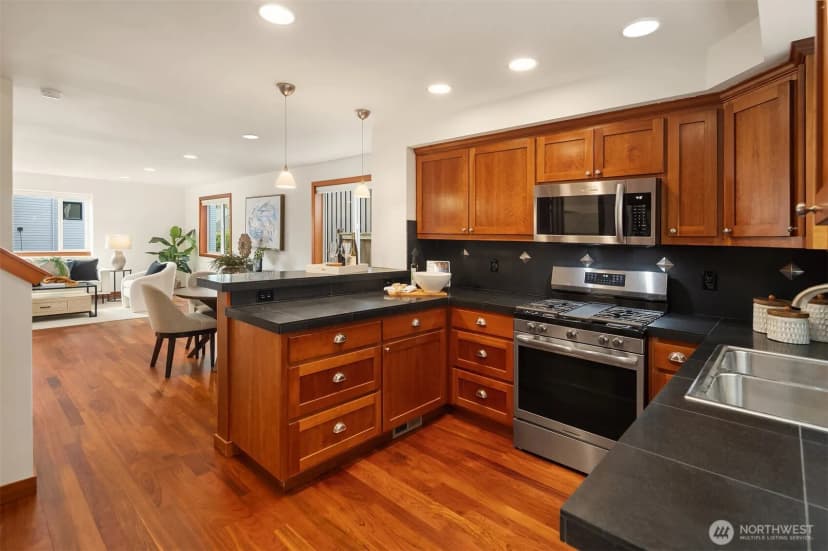 Property photo for 1915 9th Avenue W, Seattle photo 15