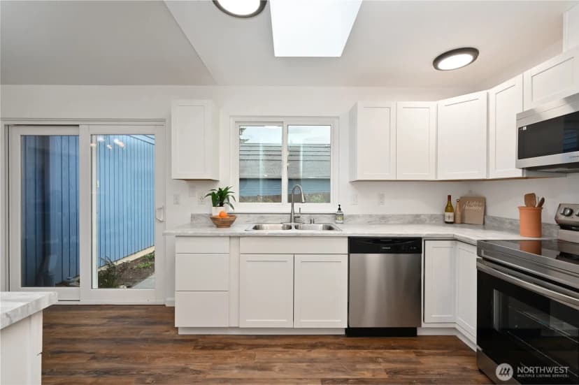 Property photo for 15970 82nd Place Ne, Kenmore photo 9