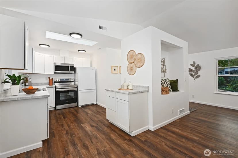 Property photo for 15970 82nd Place Ne, Kenmore photo 8