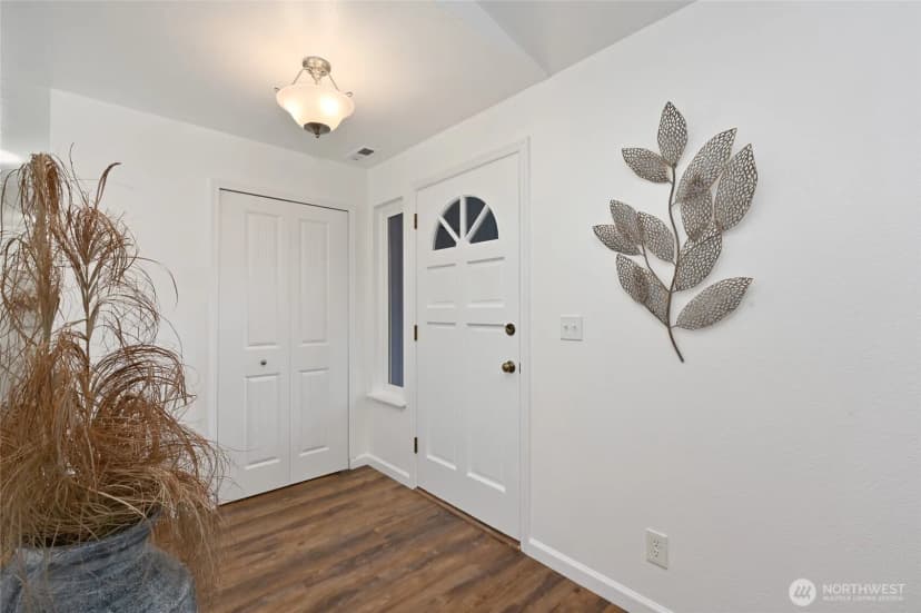 Property photo for 15970 82nd Place Ne, Kenmore photo 5