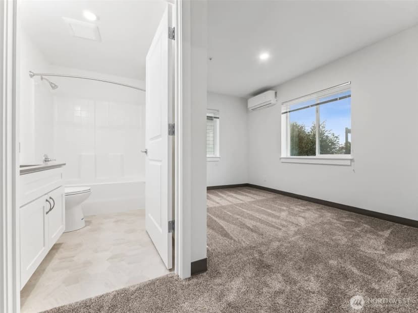 Property photo for 13847 32nd Lane S, Tukwila photo 19