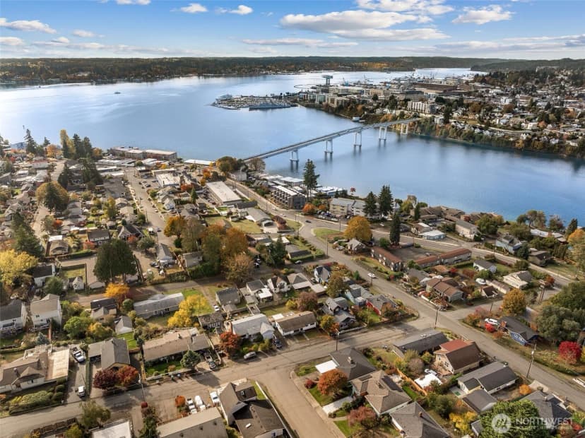 Property photo for 2013 E 16th Street, Bremerton photo 30