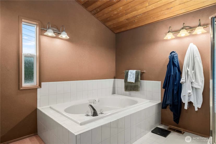 Property photo for 923 187th Avenue E, Lake Tapps photo 26