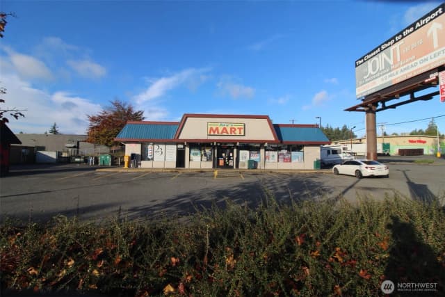 Property photo for 15805 1st Avenue S, Burien photo 2