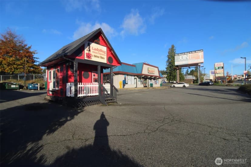 Property photo for 15805 1st Avenue S, Burien photo 11