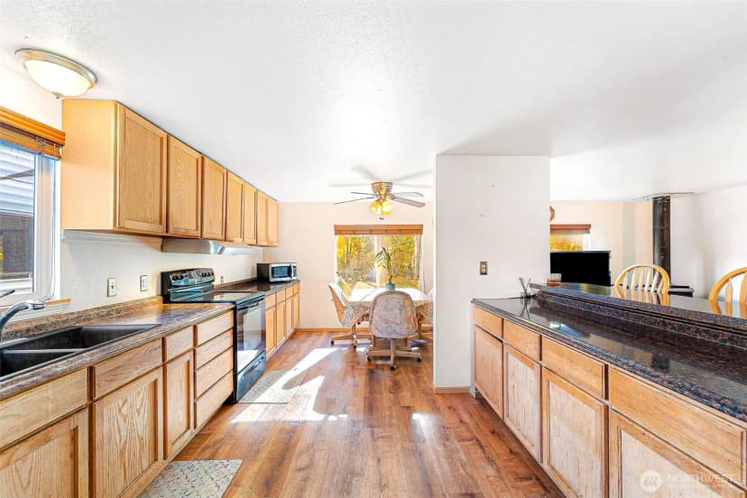 Property photo for 38013 26th Avenue S, Roy photo 9