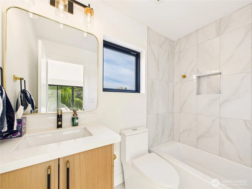Property photo for 2810 2808 E Howell St, Seattle photo 17