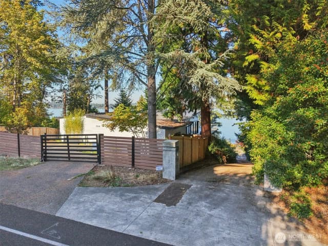 Property photo for 7220 N Mercer Way, Mercer Island photo 4