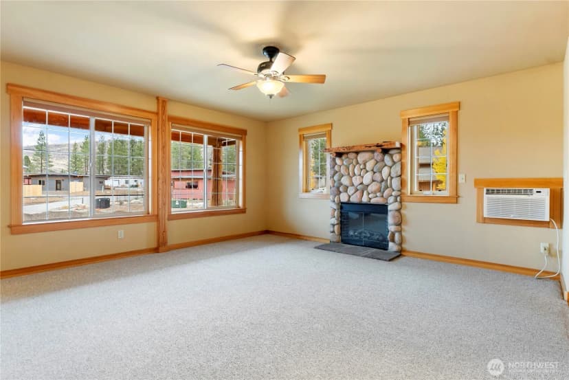 Property photo for 300 Cascadian Court #15, Winthrop photo 9