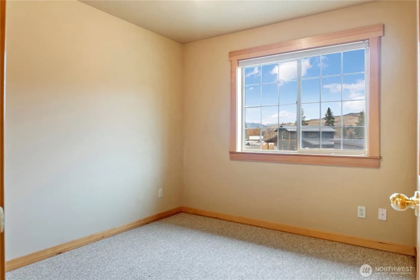 Property photo for 300 Cascadian Court #15, Winthrop photo 23