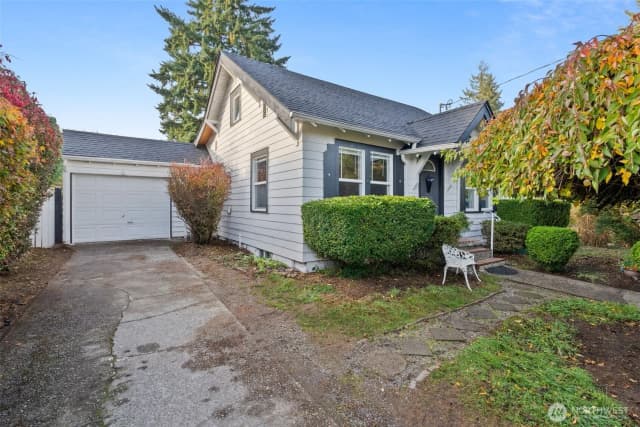 Property photo for 2323 Olympia Avenue Ne, Olympia photo 2