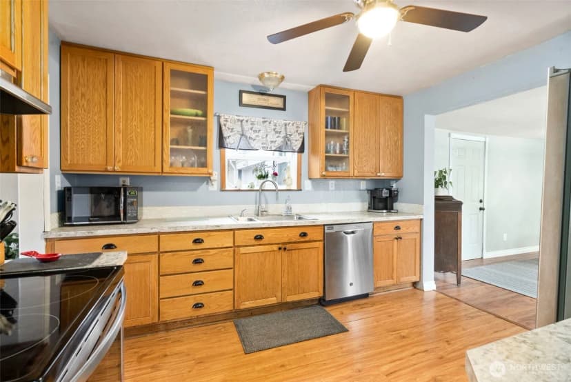 Property photo for 2323 Olympia Avenue Ne, Olympia photo 8