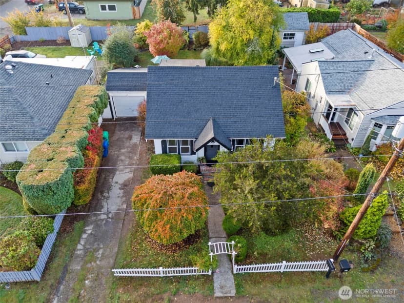 Property photo for 2323 Olympia Avenue Ne, Olympia photo 3