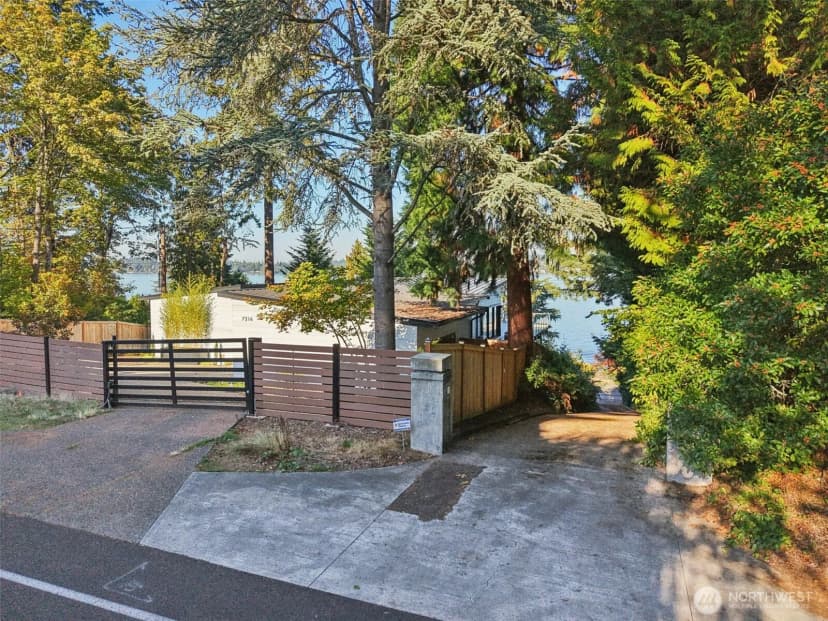 Property photo for 7220 North Mercer Way, Mercer Island photo 10