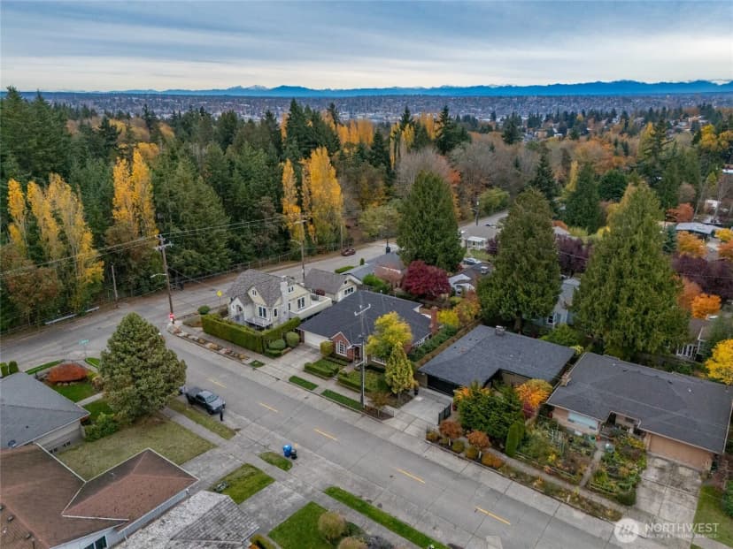 Property photo for 3654 W Viewmont Way W, Seattle photo 31