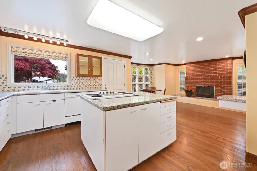 Property photo for 3654 W Viewmont Way W, Seattle photo 10