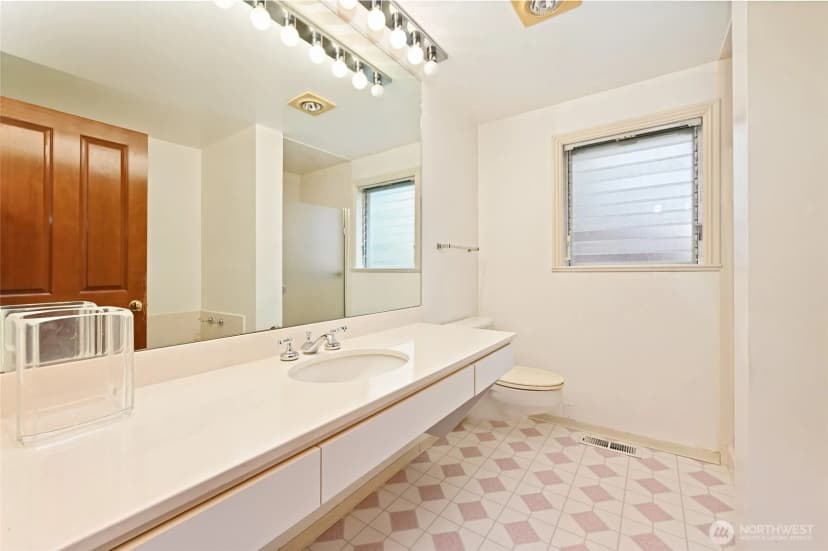 Property photo for 3654 W Viewmont Way W, Seattle photo 21
