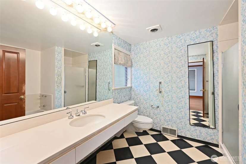Property photo for 3654 W Viewmont Way W, Seattle photo 15