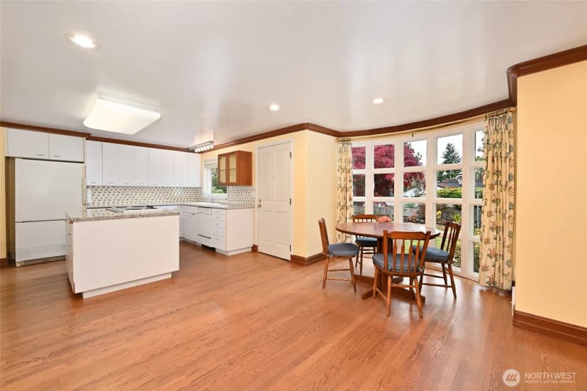 Property photo for 3654 W Viewmont Way W, Seattle photo 9