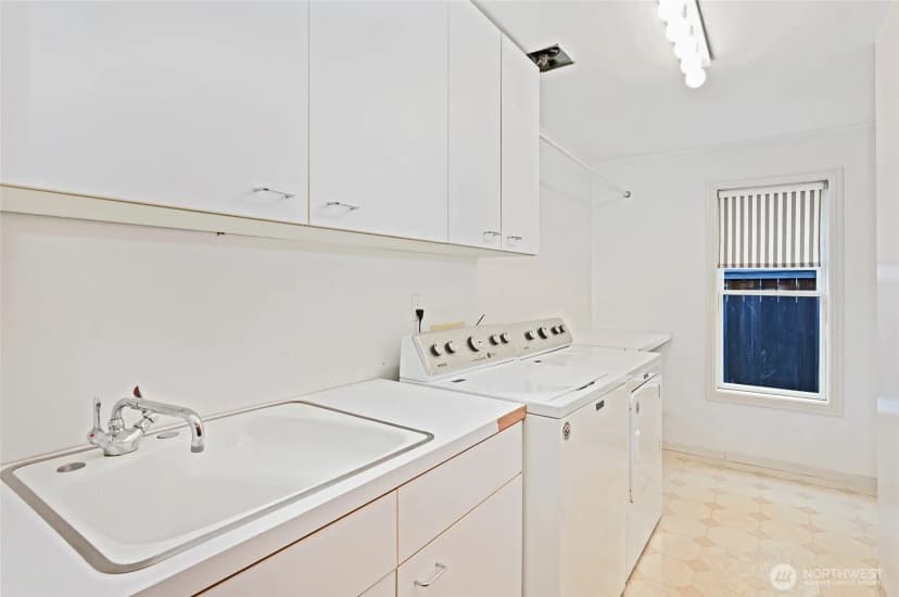 Property photo for 3654 W Viewmont Way W, Seattle photo 16