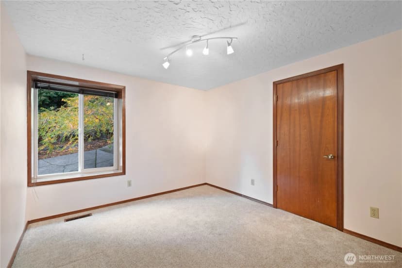 Property photo for 4415 Poplar Way, Longview photo 16