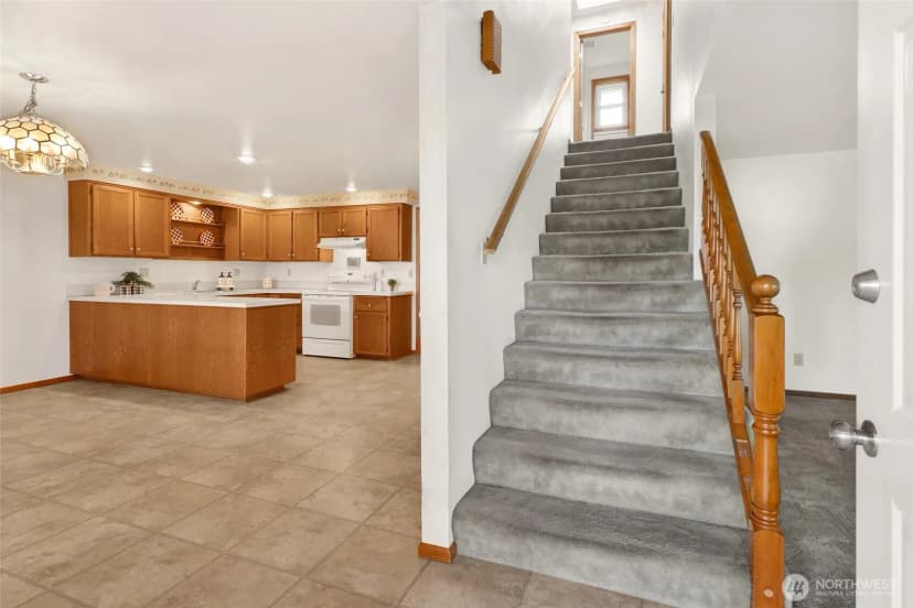 Property photo for 812 Vine Circle, Lynden photo 4