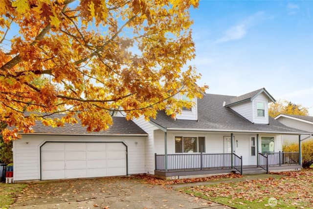 Property photo for 812 Vine Circle, Lynden photo 2