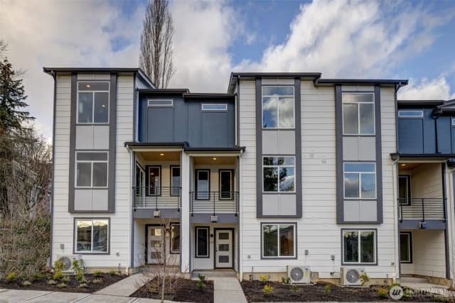 Property photo for 6722 Ne 187th Street #105, Kenmore