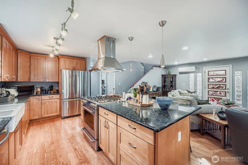 Property photo for 16051 51st Avenue S, Tukwila photo 8