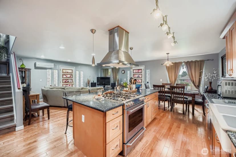Property photo for 16051 51st Avenue S, Tukwila photo 9