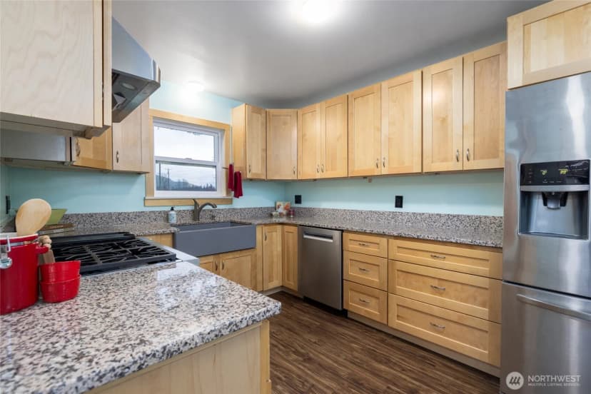 Property photo for 879 N Fruitdale Road, Sedro Woolley photo 11