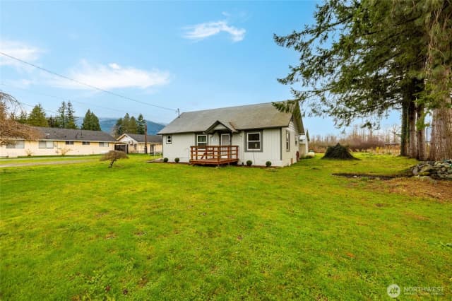Property photo for 879 N Fruitdale Road, Sedro Woolley photo 2