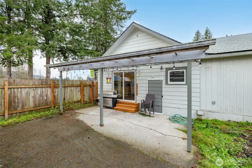 Property photo for 879 N Fruitdale Road, Sedro Woolley photo 32