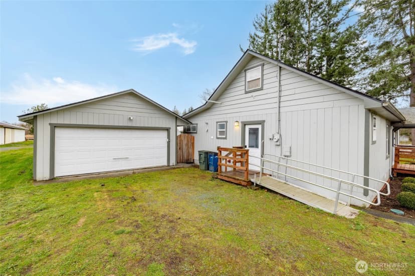 Property photo for 879 N Fruitdale Road, Sedro Woolley photo 3
