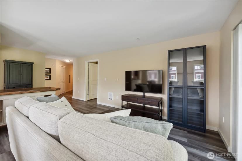 Property photo for 108 5th Avenue S #506, Seattle photo 4