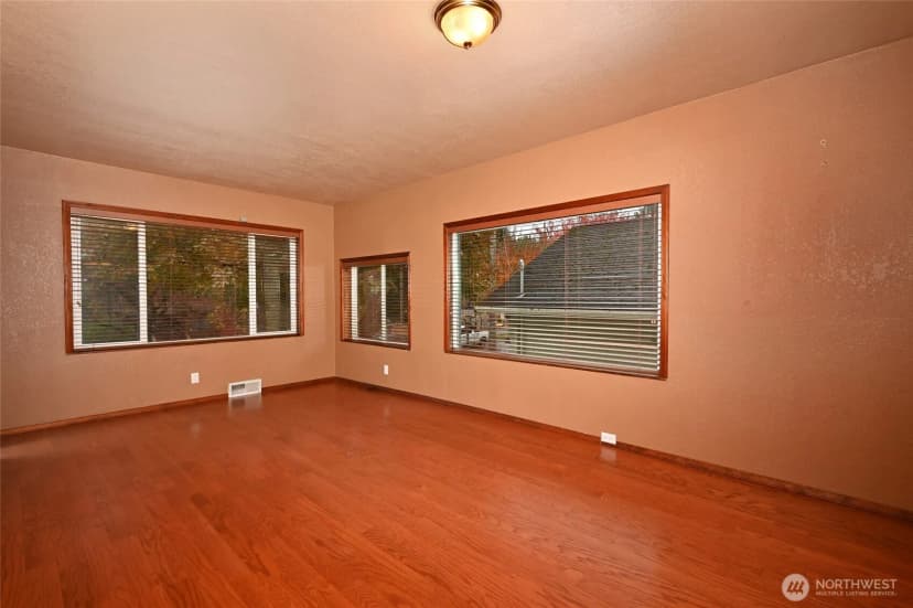 Property photo for 125 29th Avenue E, Seattle photo 4