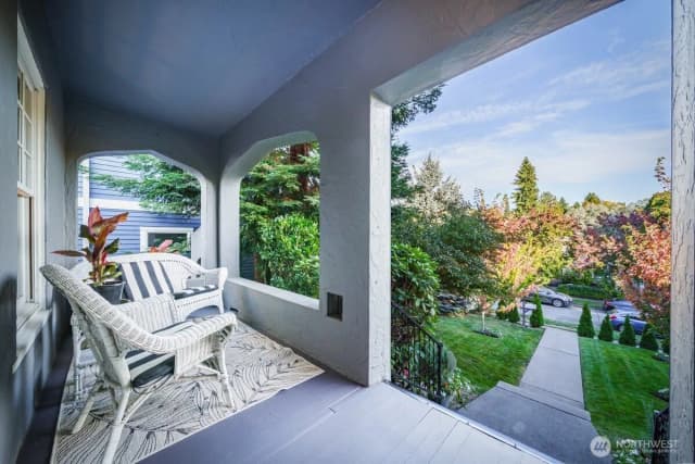 Property photo for 5417 40th Avenue Sw, Seattle photo 3