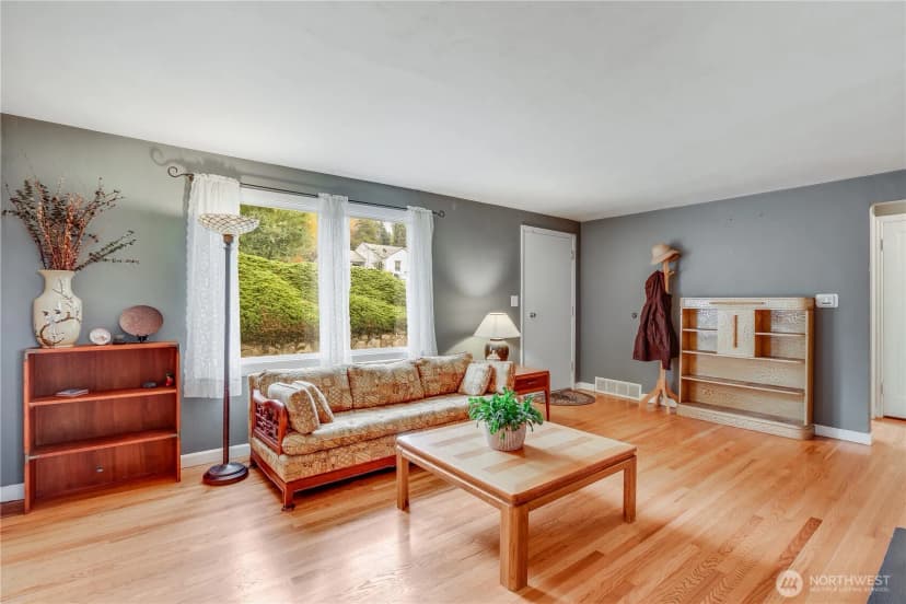 Property photo for 551 Bronson Way Ne, Renton photo 3