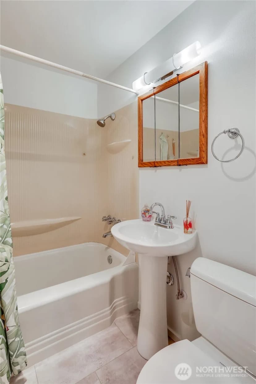 Property photo for 551 Bronson Way Ne, Renton photo 17