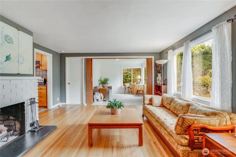Property photo for 551 Bronson Way Ne, Renton photo 4