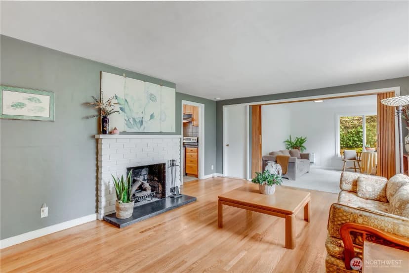 Property photo for 551 Bronson Way Ne, Renton photo 5