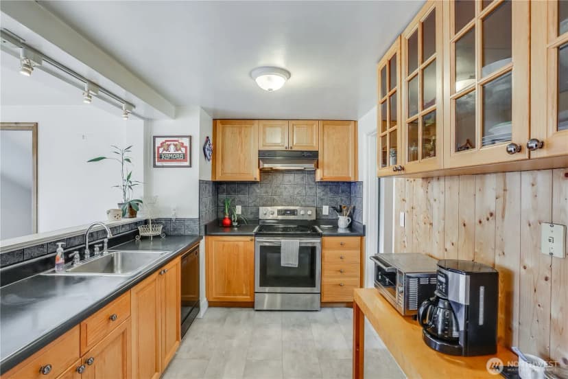 Property photo for 551 Bronson Way Ne, Renton photo 9