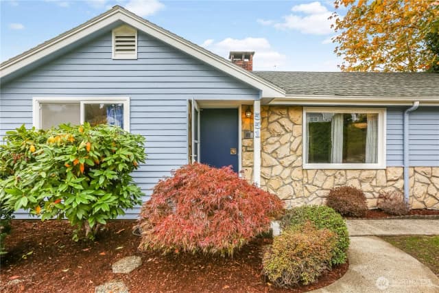 Property photo for 551 Bronson Way Ne, Renton photo 2