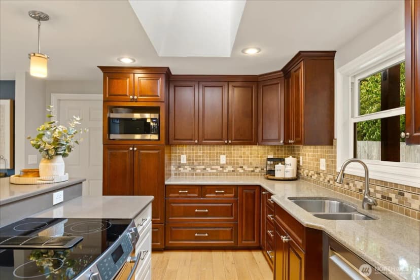Property photo for 9617 Laurel Lane, Edmonds photo 11
