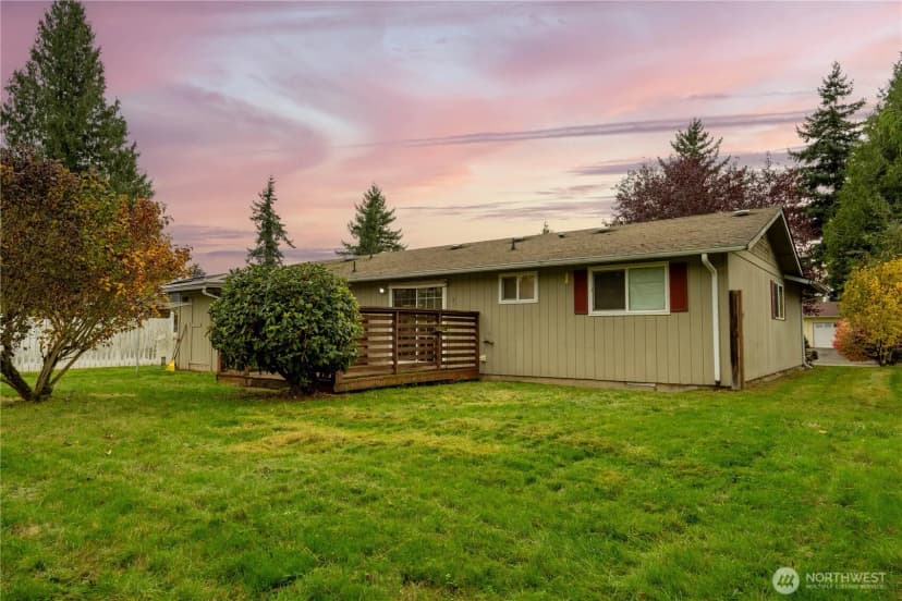 Property photo for 6818 Vail Drive, Lynden photo 2