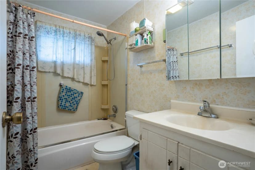 Property photo for 6818 Vail Drive, Lynden photo 16