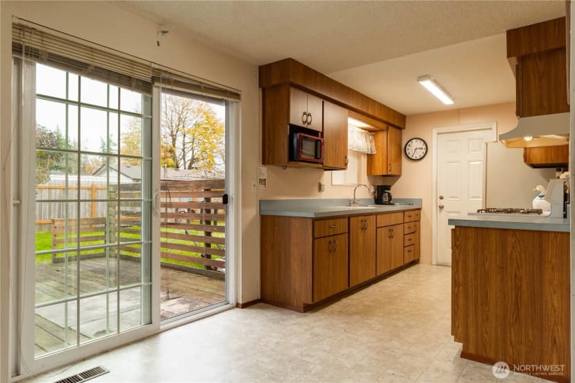 Property photo for 6818 Vail Drive, Lynden photo 9