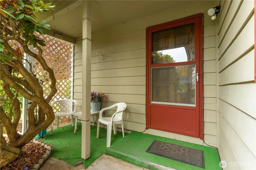 Property photo for 6818 Vail Drive, Lynden photo 3