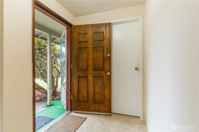 Property photo for 6818 Vail Drive, Lynden photo 5